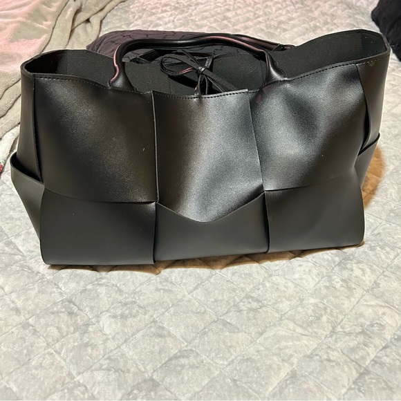 Woven Handbag - Picture 1 of 5